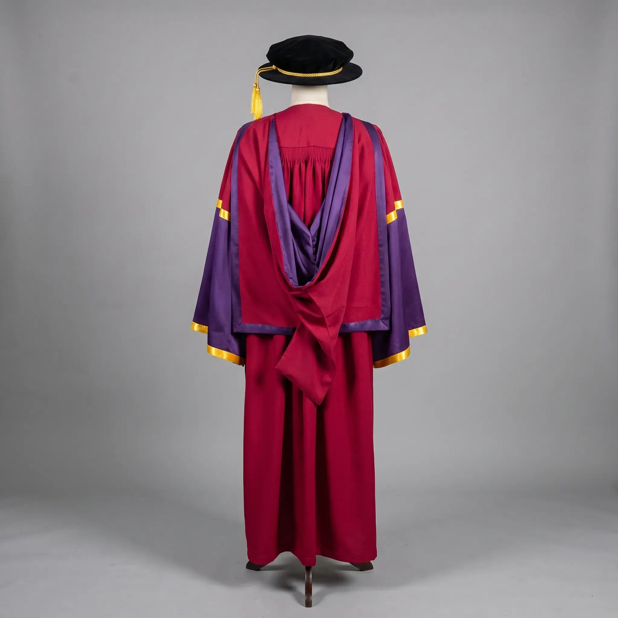 Manchester Graduation Robe Graduation Gown Rental | University of Manchester